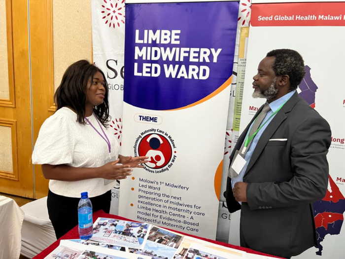 Dalitsolanga Sokosa, the unit matron for Limbe Maternity Unit, speaks with the president of Association of Malawian Midwives, Keith Lipato. 